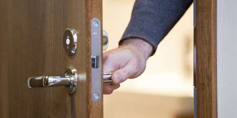 3 Ways To Remove A Door Handle Wikihow